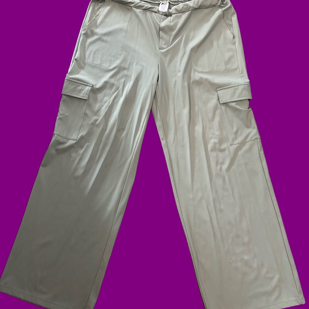 ZYIA Women's Wide Leg Green Cargo Pants